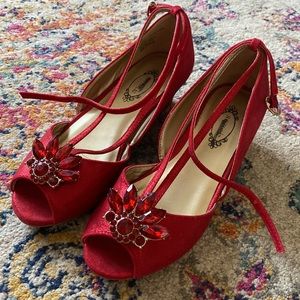 Joyfolie Like-New Holiday Glamour Shoes